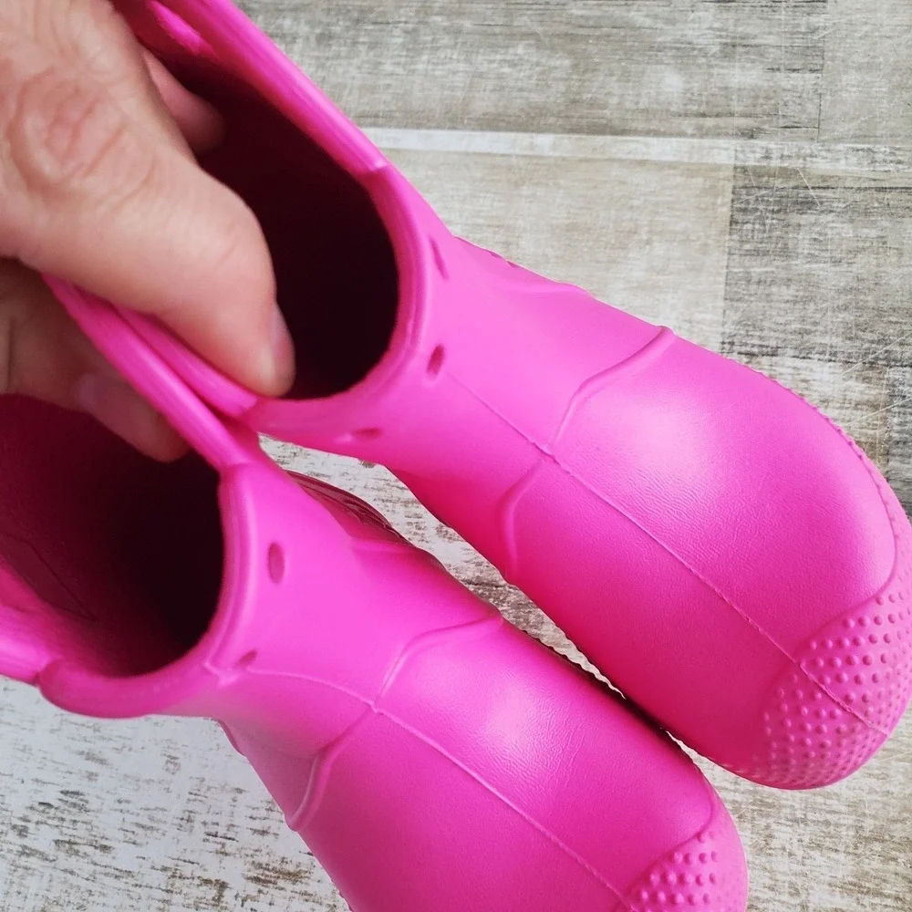 CROCS worn 2x